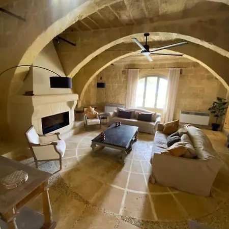 Traditional With Spectacular Sea Views *