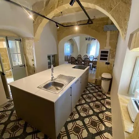 Villa Traditional With Spectacular Sea Views San Lawrenz